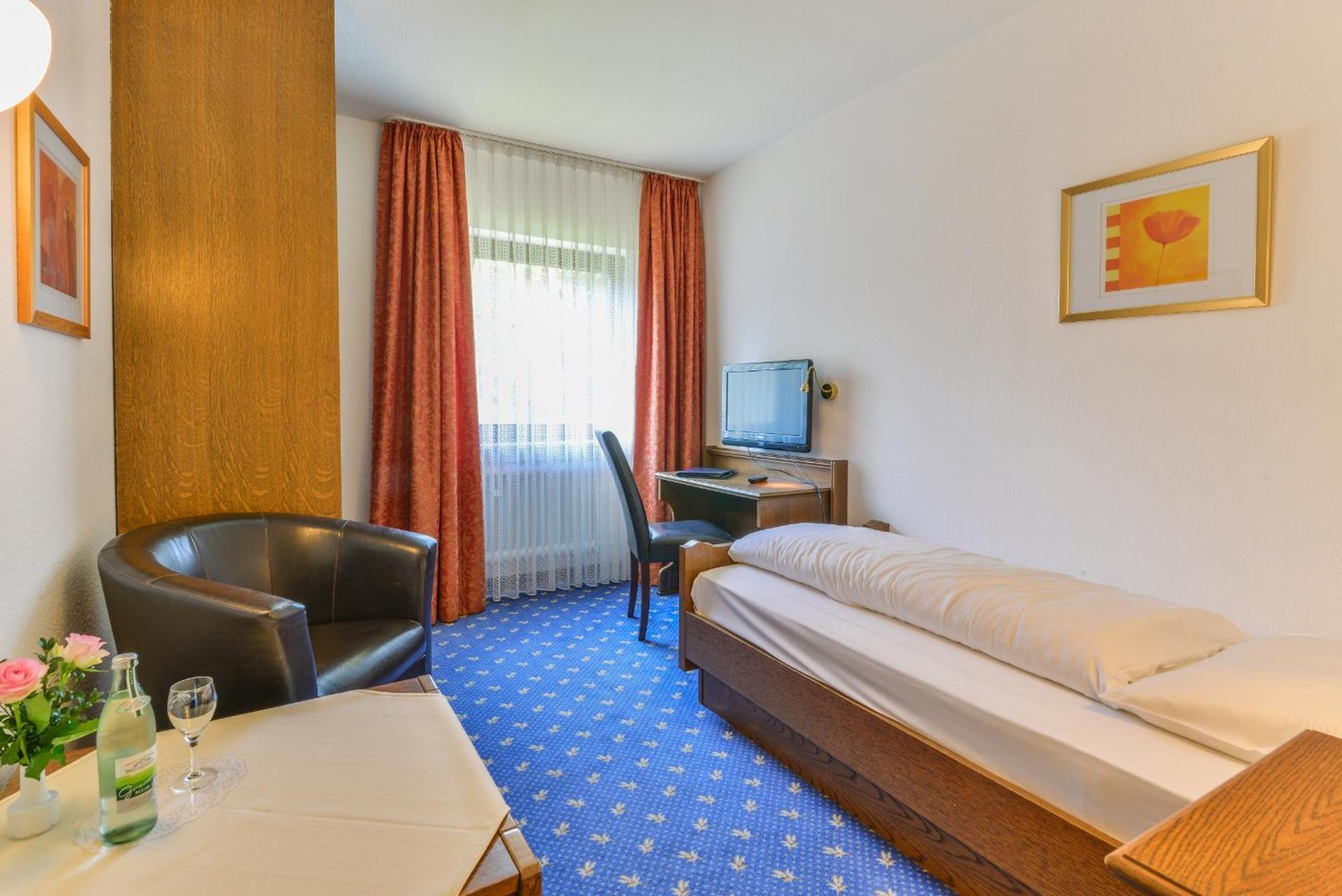 Large Single Room,705607945:JPEG